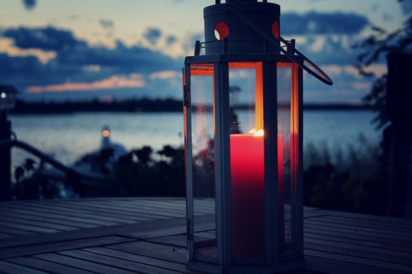Creating Ambiance with Warm Lighting: Romantic Candle Lanterns and More